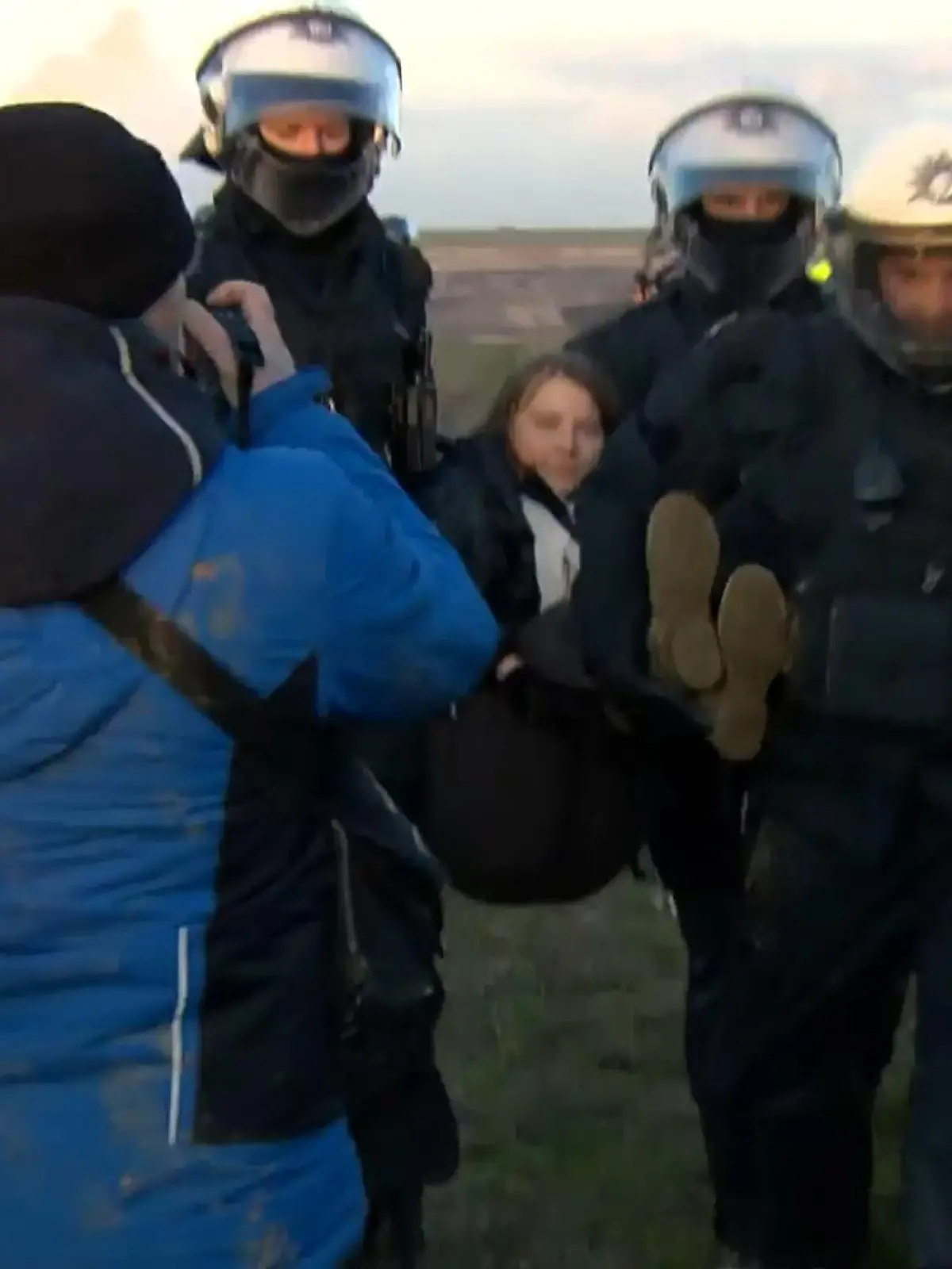 Bild zu: "Polizeieinsatz oder Fotoshooting?"