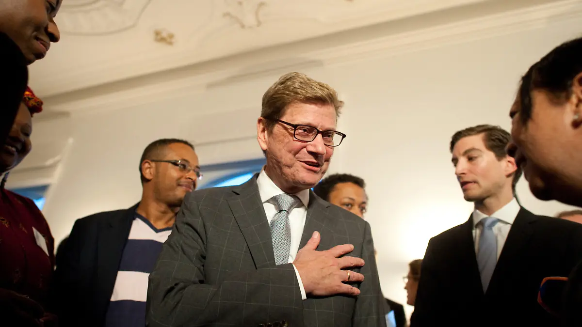 Der Politiker Guido Westerwelle (FDP) spricht am 10.09.2015 in Berlin (Berlin) in den Räumen der Westerwelle Foundation mit seinen Gästen. Foto: Klaus-Dietmar Gabbert/dpa +++(c) dpa - Bildfunk+++