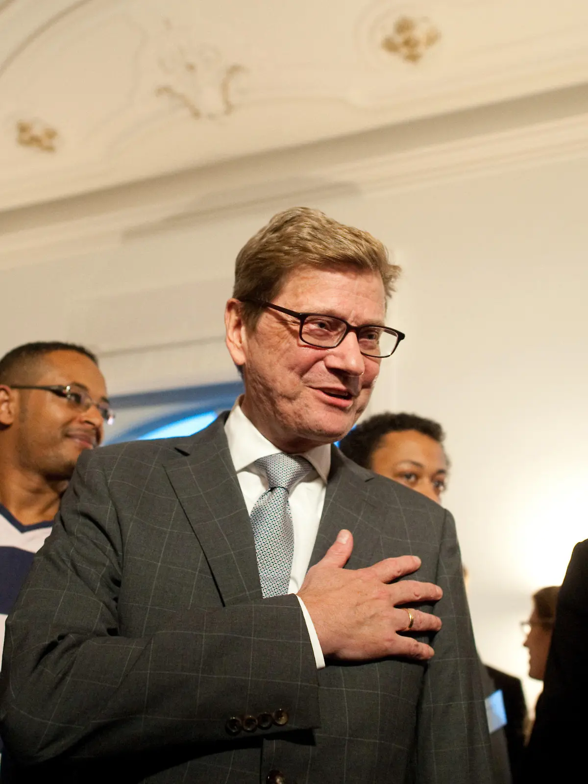 Der Politiker Guido Westerwelle (FDP) spricht am 10.09.2015 in Berlin (Berlin) in den Räumen der Westerwelle Foundation mit seinen Gästen. Foto: Klaus-Dietmar Gabbert/dpa +++(c) dpa - Bildfunk+++