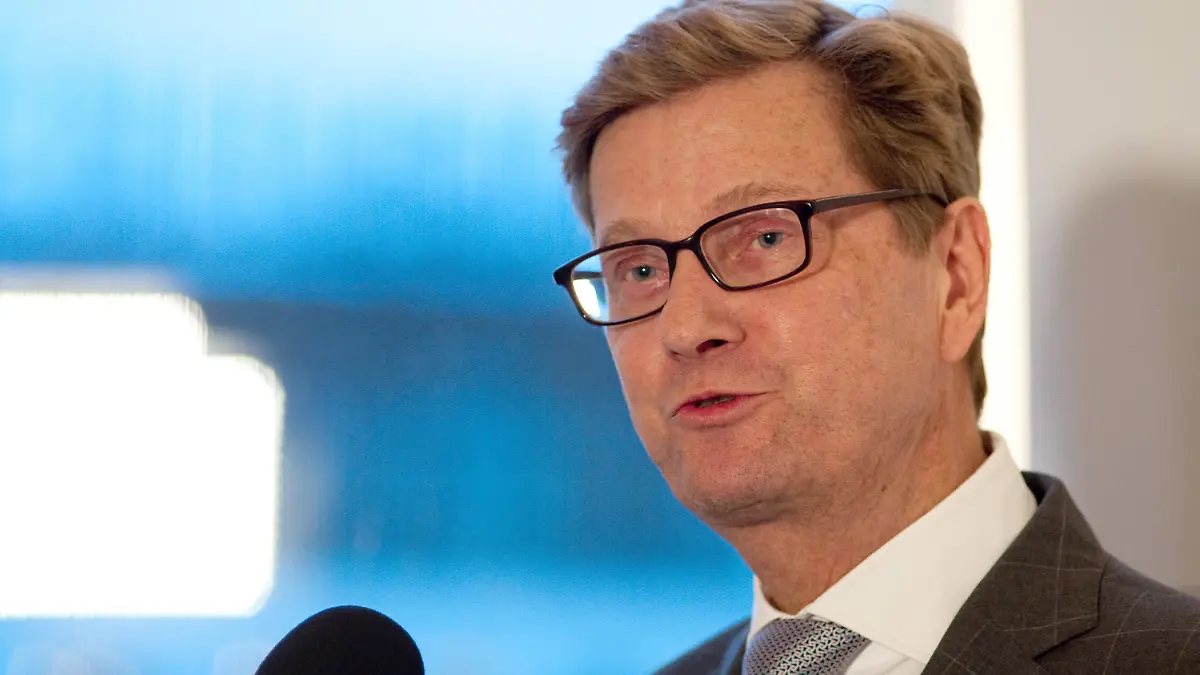 Der Politiker Guido Westerwelle (FDP) spricht am 10.09.2015 in Berlin (Berlin) in der Westerwelle Foundation zu seinen Gästen. Foto: Klaus-Dietmar Gabbert/dpa +++(c) dpa - Bildfunk+++