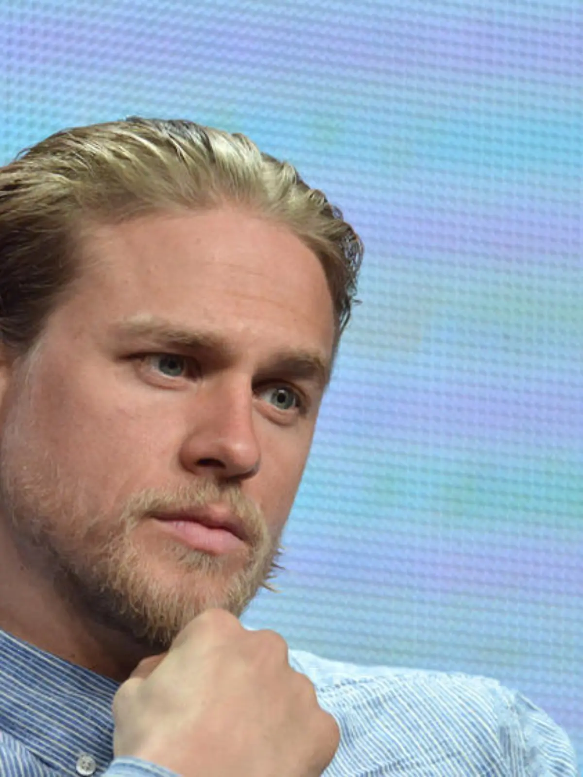 Nachdenklich: Charlie Hunnam steht zu seinem Wort