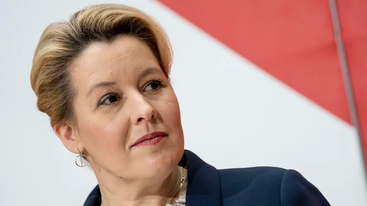 Klausur der SPD-Parteispritze zum Jahresauftakt 2023 in Berlin - Franziska Giffey, Regierende Bürgermeisterin und Spitzenkandidatin Landtagswahl Berlin 2023, während der AbschlusspressekonferenzKlausur der SPD-Parteispritze zum Jahresauftakt 2023 in Berlin - Franziska Giffey, Regierende Bürgermeisterin und Spitzenkandidatin Landtagswahl Berlin 2023, während der Abschlusspressekonferenz, Berlin Berlin Deutschland Willy-Brandt-Haus *** Klausur der SPD Parteispritze zum Jahresauftakt 2023 in Berlin Franziska Giffey, Governing Mayor and top candidate Landtagswahl Berlin 2023, during the final press conference Klausur der SPD Parteispritze zum Jahresauftakt 2023 in Berlin Franziska Giffey, Governing Mayor and top candidate Landtagswahl Berl