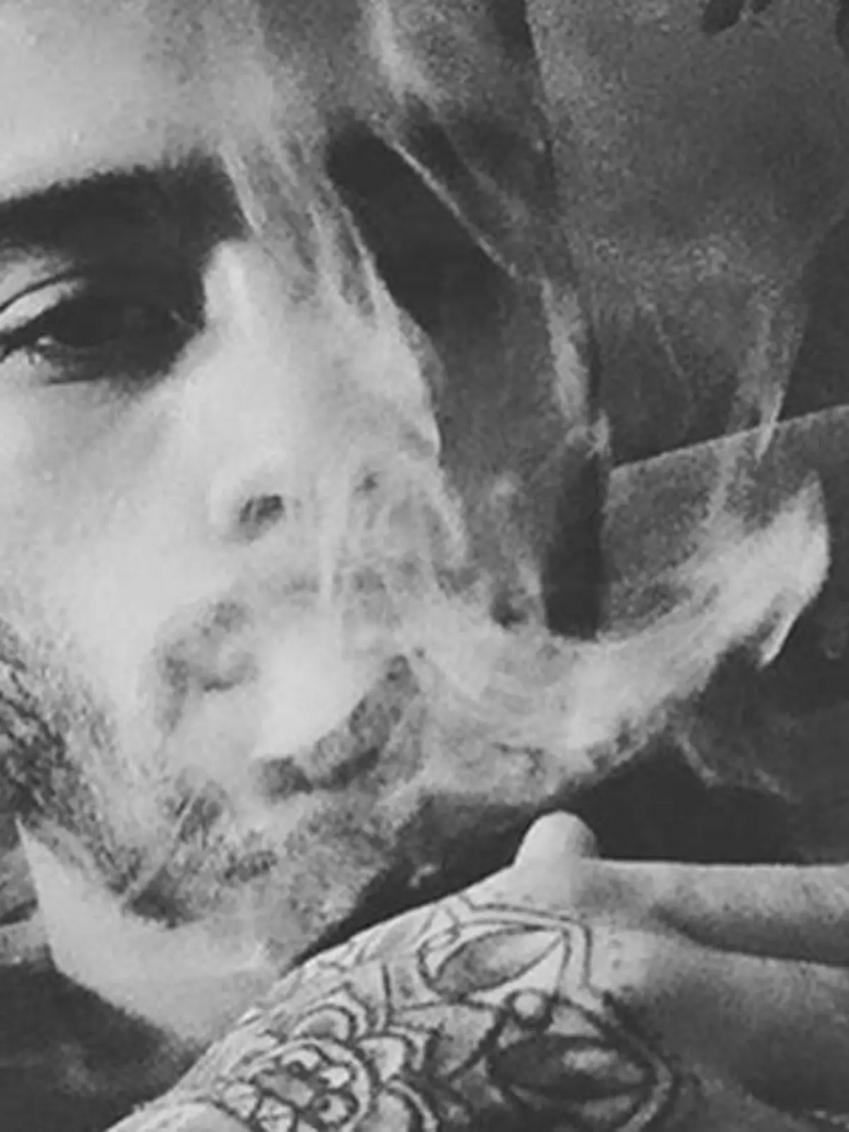 Ist das eine normale Zigarette, die Zayn Malik da in der Hand hält?