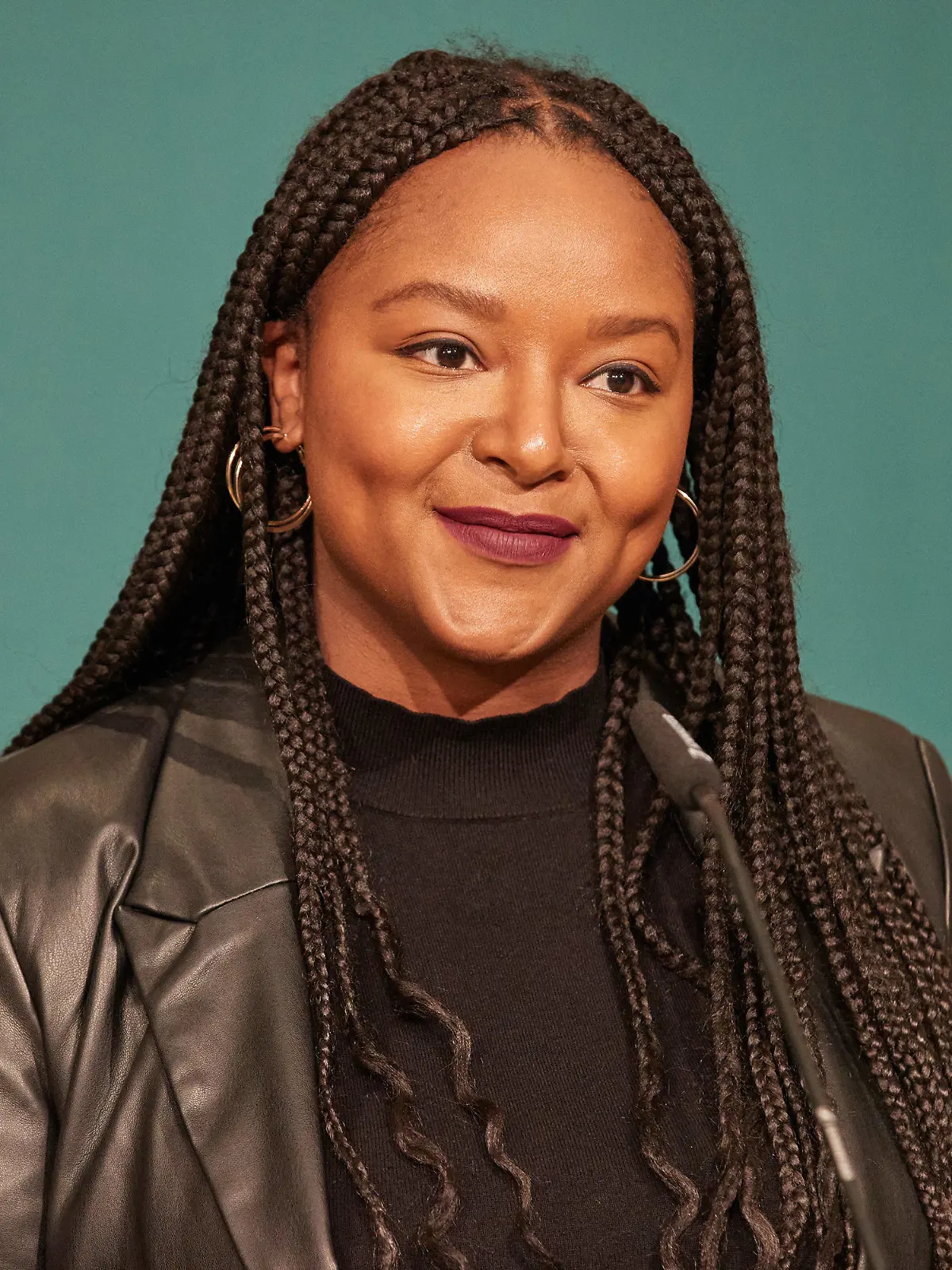 ARCHIV - 11.12.2021, Schleswig-Holstein, Neumünster: Aminata Toure (Bündnis 90/Die Grünen), Vizepräsidentin des Landtages von Schleswig-Holstein, spricht auf dem Online-Landesparteitag der Grünen Schleswig-Holstein. Erstmals hebt die deutsche «Vogue» eine amtierende Politikerin auf ihr Cover: Schleswig-Holsteins Sozialministerin Aminata Toure. (zu dpa "Ministerin Aminata Touré auf «Vogue»-Cover: «Spannende Sache») Foto: Georg Wendt/dpa +++ dpa-Bildfunk +++