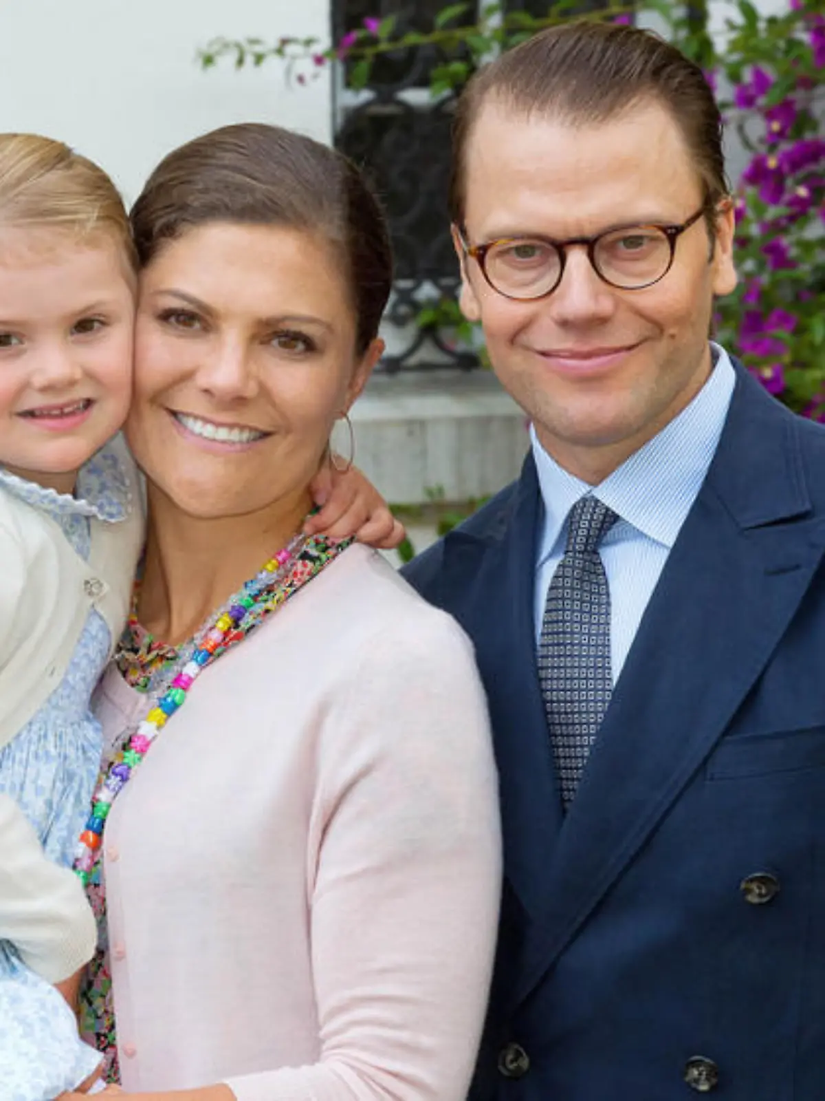 Bald sind sie zu viert: Victoria und Daniel von Schweden mit der kleinen Estelle