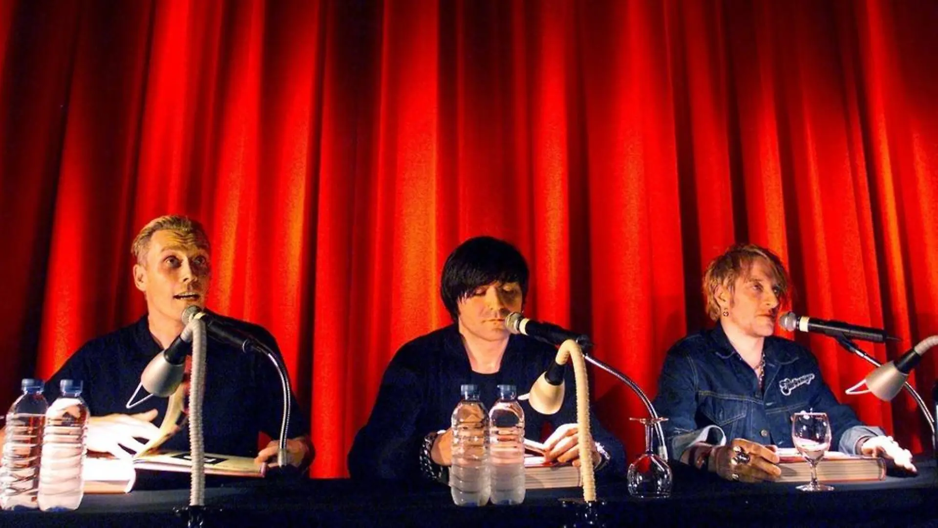 "Die Ärzte" sind Sänger Farin Urlaub, Bassist Rodrigo Gonzales und Schlagzeuger Bela B (v.l.n.r.)