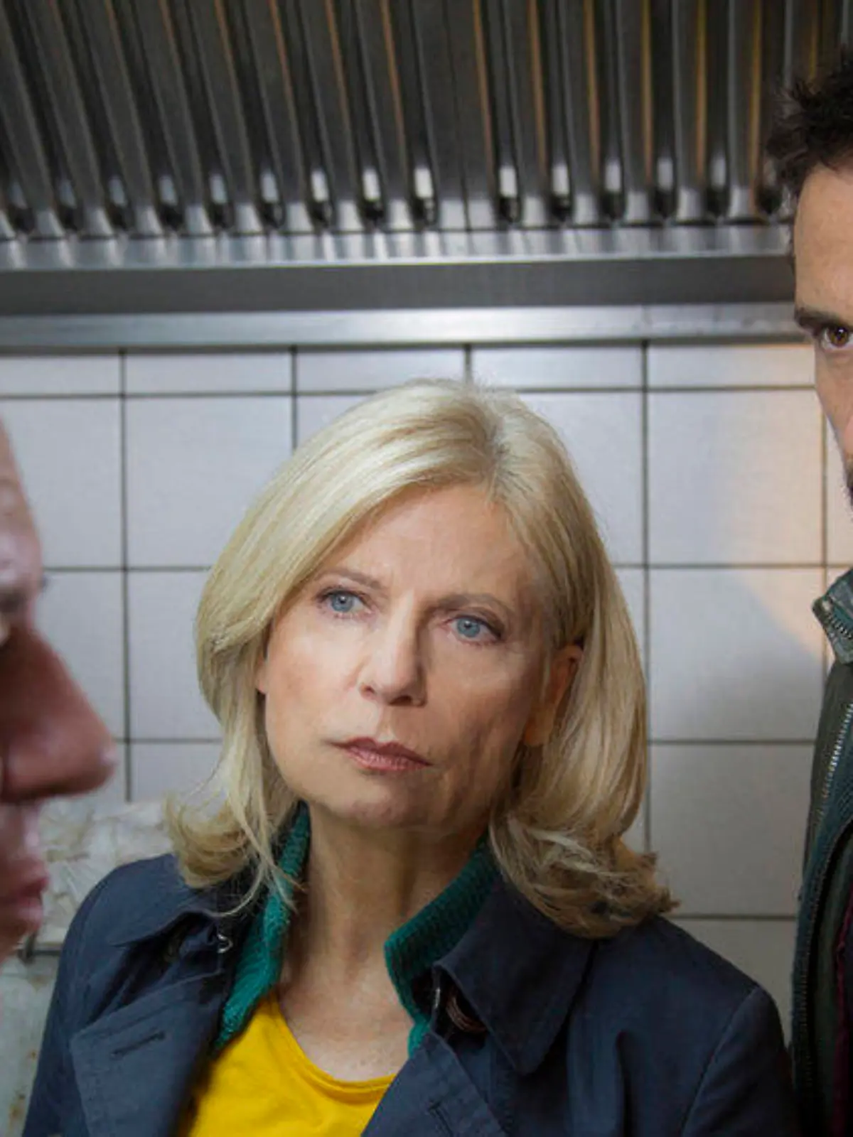 "Tatort: Alle meine Jungs" Hauptkommissarin Inga Lürsen (S. Postel) und Kommissar Stedefreund (O. Mommsen) befragen Müllmann Pavel Symanek (H. Arnst)