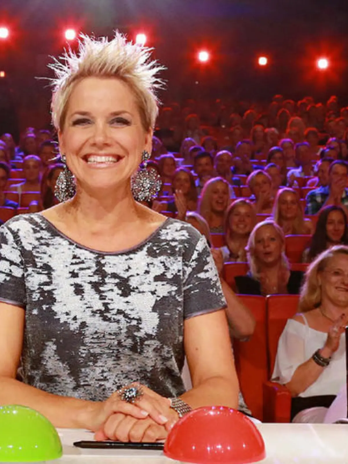 Inka Bause unterstützt Bruce Darnell (li.) und Dieter Bohlen in der "Supertalent"-Jury