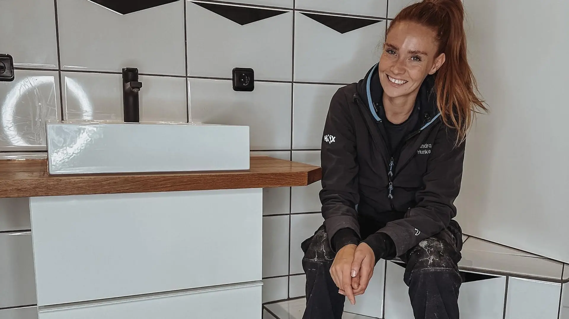 Die junge Frau ist Klempnerin, Model und Influencerin.