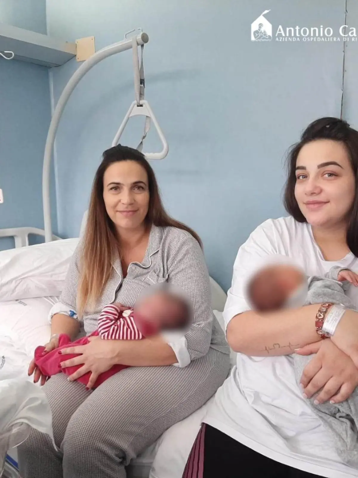 Italien: Mutter und Tochter entbinden fast zeitgleich spontan