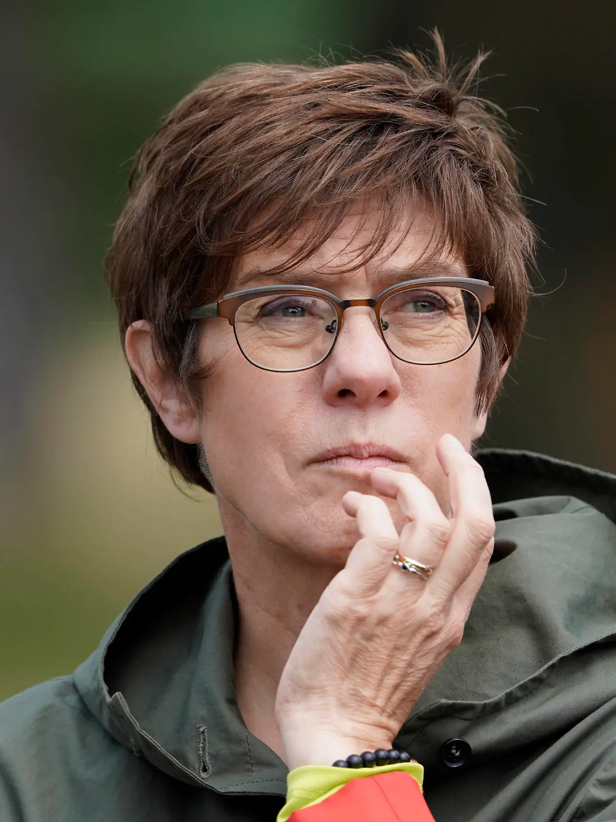 Bundesverteidigungsministerin besucht die Panzerbrigade 21 in Augustdorf Aktuell, 11.08.2021, Augustdorf, Bundesministerin der Verteidigung Annegret Kramp-Karrenbauer im Portrait bei ihrem Besuch der Panzerbrigade 21 Lipperland in Augustdorf in der dynamischen Vorfuehrung der Panzertruppe der Deutschen Bundeswehr Augustdorf Nordrhein-Westfalen Deutschland *** Federal Minister of Defense visits the tank brigade 21 in Augustdorf News, 11 08 2021, Augustdorf, Federal Minister of Defense Annegret Kramp Karrenbauer in portrait during her visit to the tank brigade 21 Lipperland in Augustdorf in the dynamic demonstration of the tank force of the German Armed Forces Augustdorf North Rhine Westphalia Germany