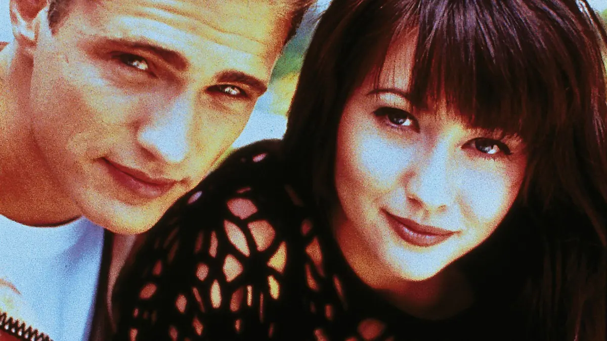 Brandon (Jason Priestley) und Brenda (Shannen Doherty).