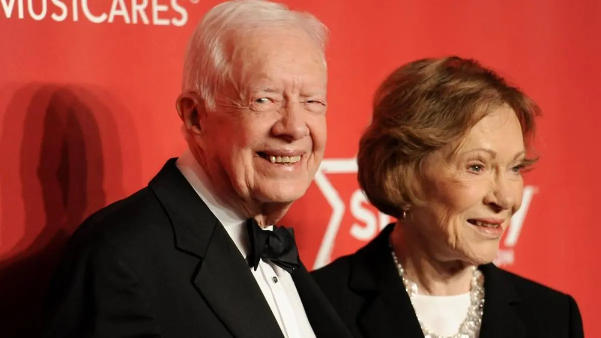 Jimmy Carter neben seiner Frau Rosalynn auf einer Veranstaltung im Februar