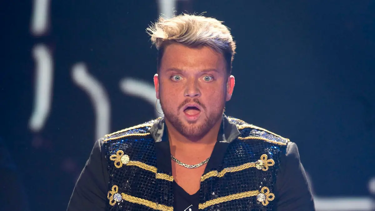 Huch! Menowin - hier bei der ersten "DSDS"-Mottoshow 2014 - ist zurück auf dem Bildschirm