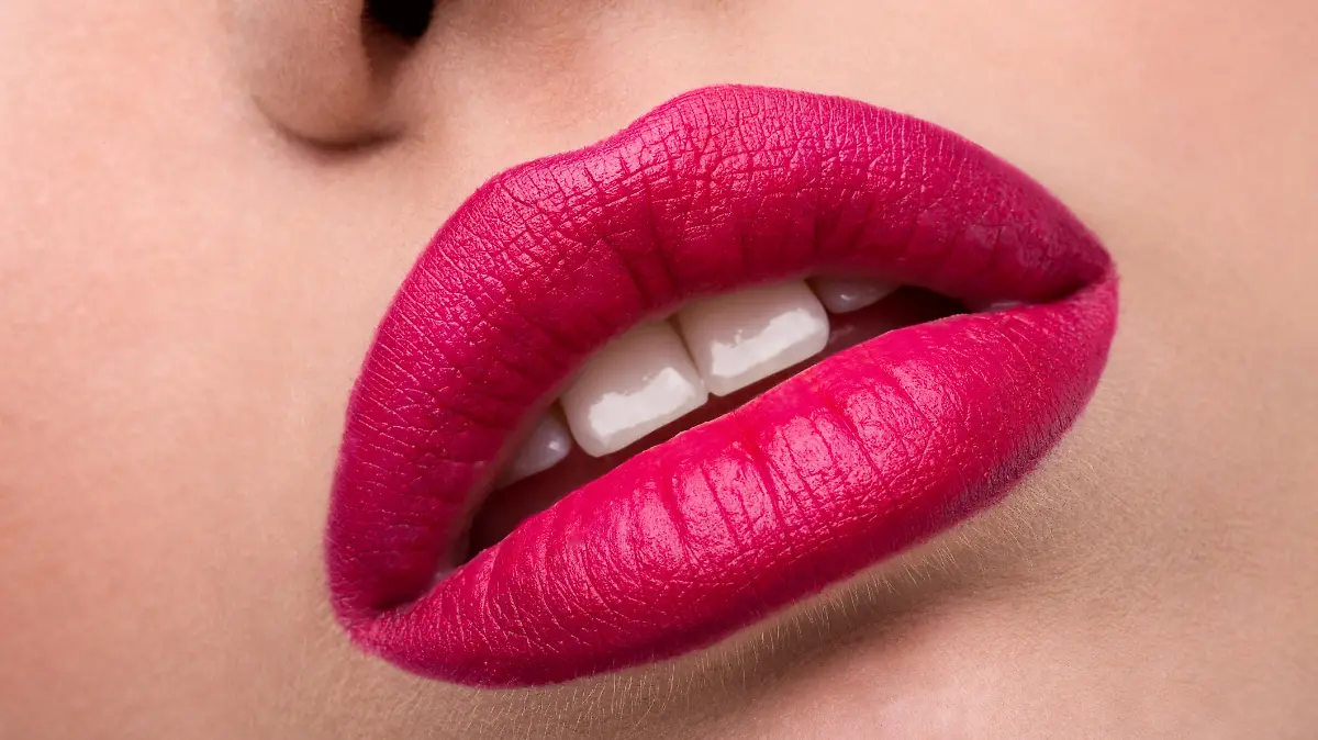 Pink ist nichts für gelbliche Zähne