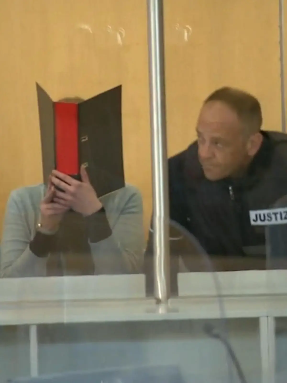 Bild zu: "IS-Anhängerin vor Gericht"