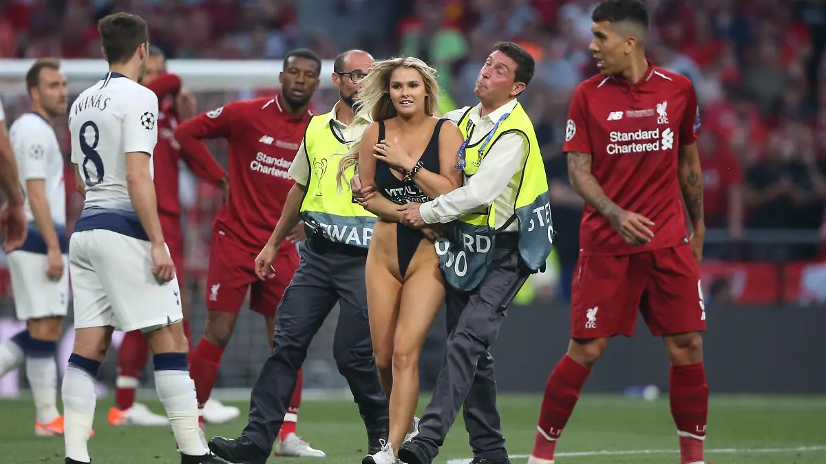 Tottenham Hotspur v Liverpool UEFA Champions League Final A streaker enter the field of play during the UEFA Champions League Final at the Wanda Metropolitano Stadium, Madrid PUBLICATIONxNOTxINxUKxCHN Copyright: xPaulxChestertonx FIL-13310-0112