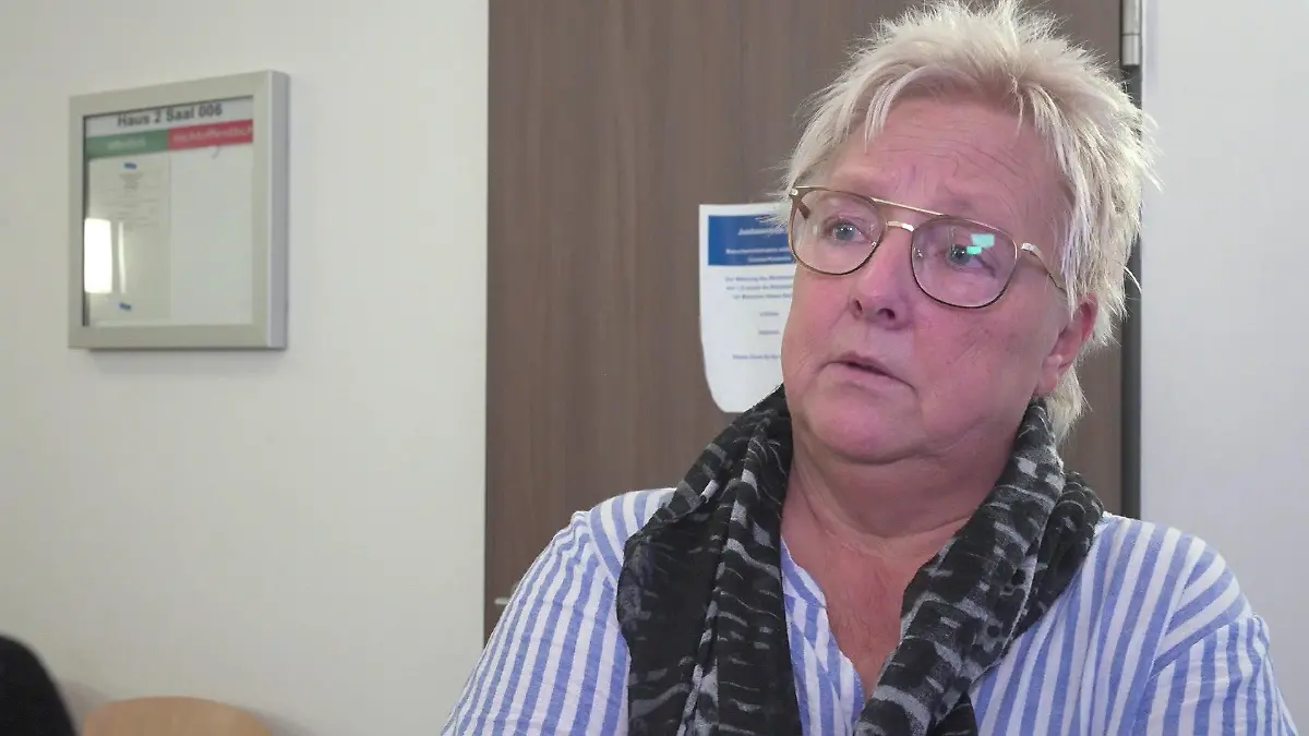 Im Interview mit RTL-Reporter Frank Vacik ist Kerstin H. von der Unschuld ihres Bruders überzeugt.