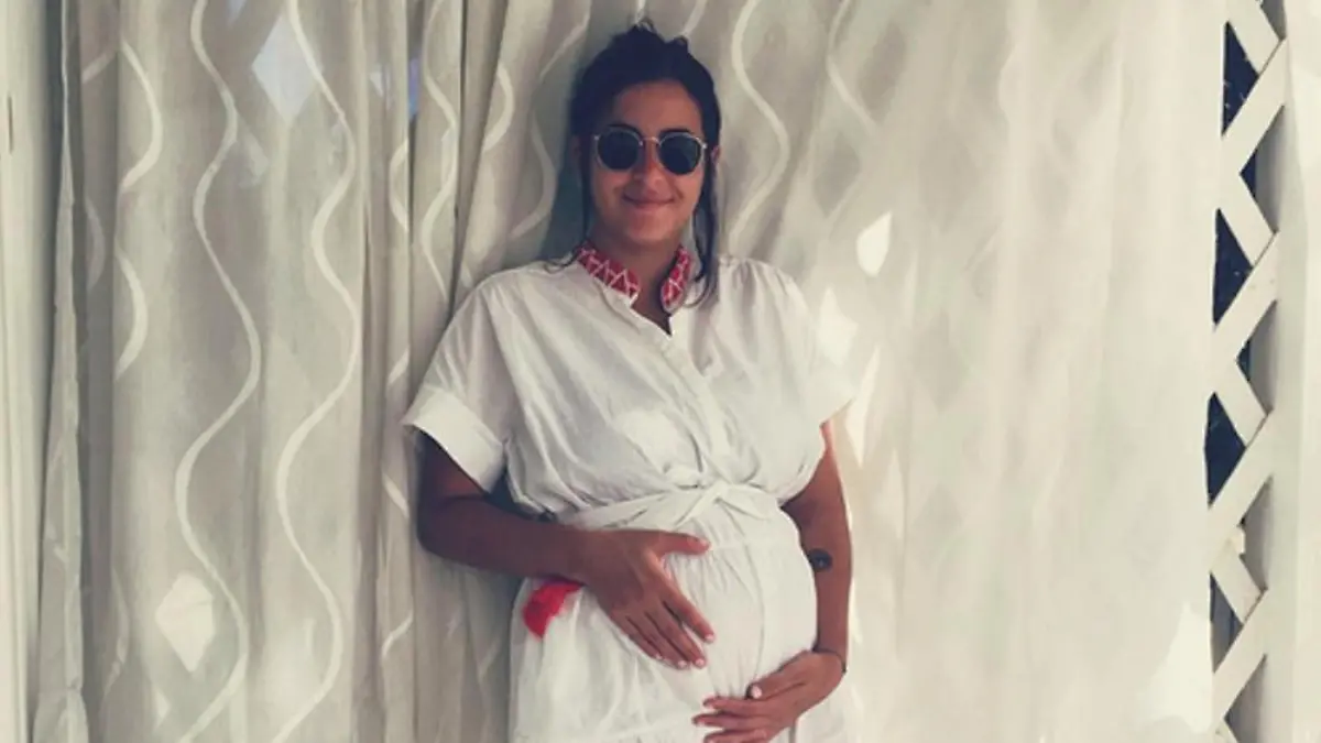 Die Freude über ihre Schwangerschaft ist Alanna Masterson anzusehen