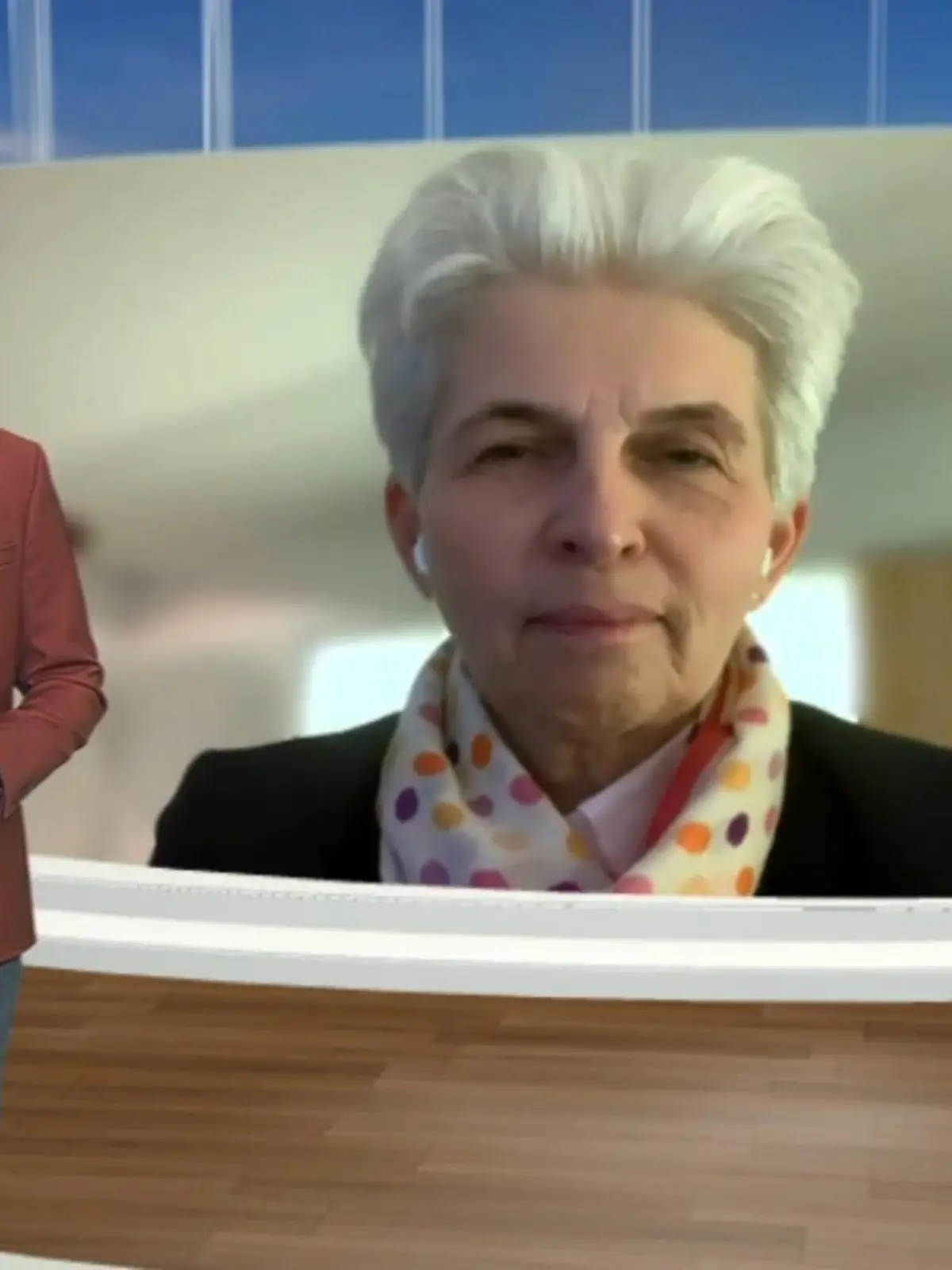 Bild zu: "Mit Strack-Zimmermann (FDP)"