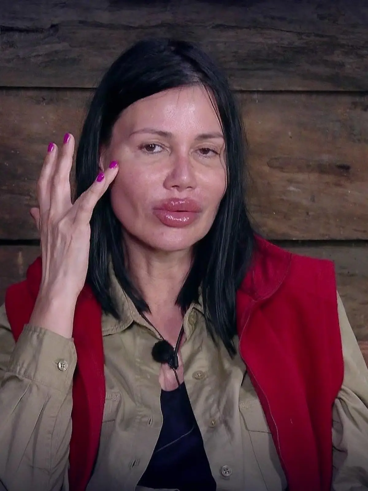 Djamila Rowe steht zu ihren Beauty-Maßnahmen.