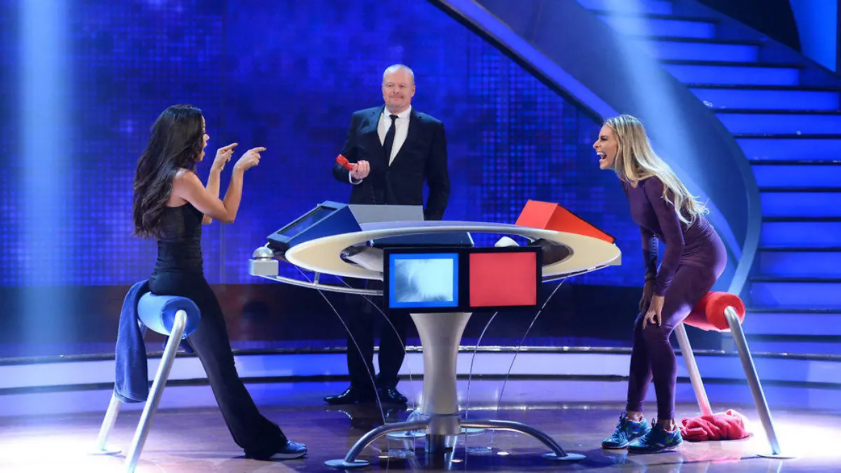 Während des Quizzes kam es zu einigen peinlichen Momenten bei Fernanda Brandao, Stefan Raab und Sophia Thomalla (v.l.n.r.)