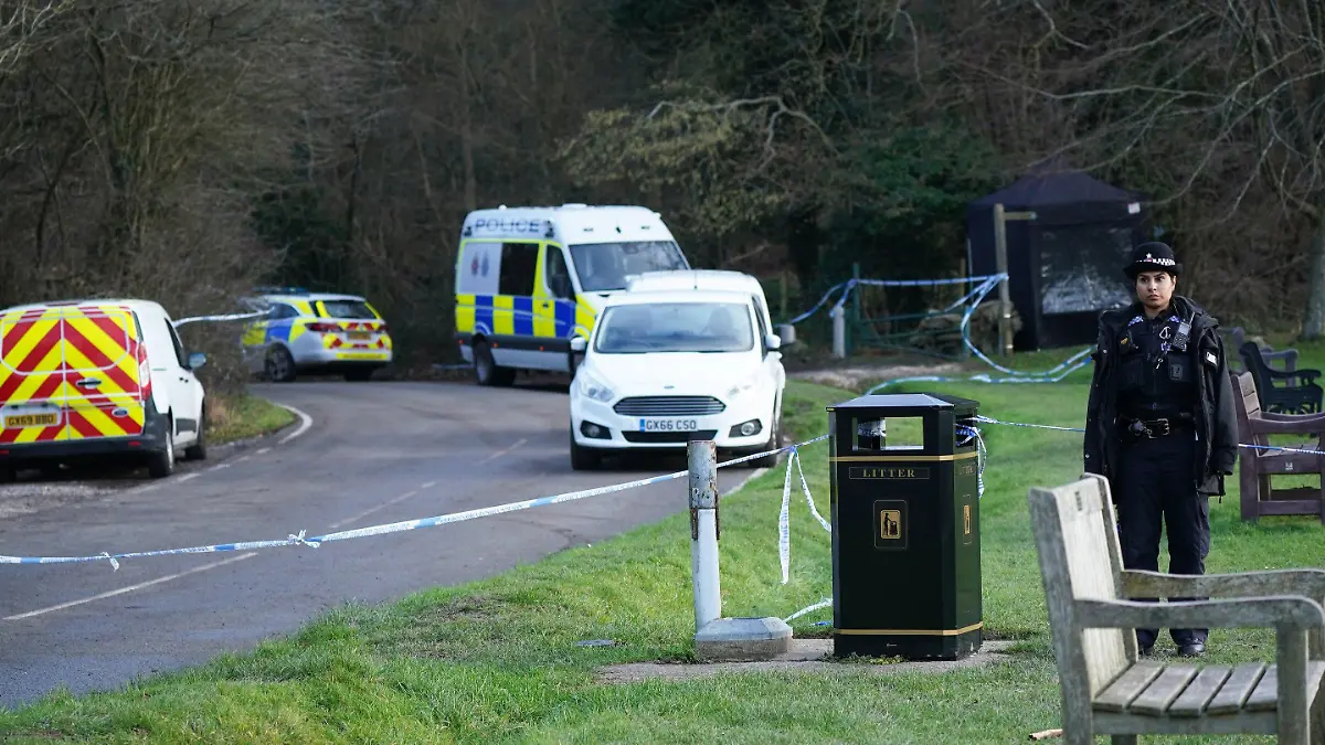 13.01.2023, Großbritannien, Caterham: Eine Hundesitterin in England ist von mindestens einem ihrer Schützlinge angegriffen und getötet worden. Die 28-Jährige sei mit mehreren Hunden in Caterham südlich von London unterwegs gewesen, teilte die Polizei mit. Foto: Yui Mok/PA Media/dpa +++ dpa-Bildfunk +++