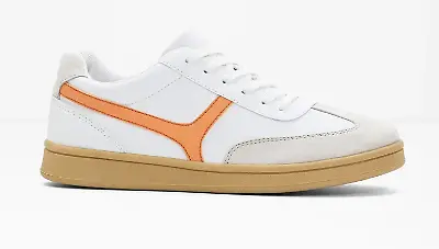 Weiße Sneaker mit Streifen in Hellorange