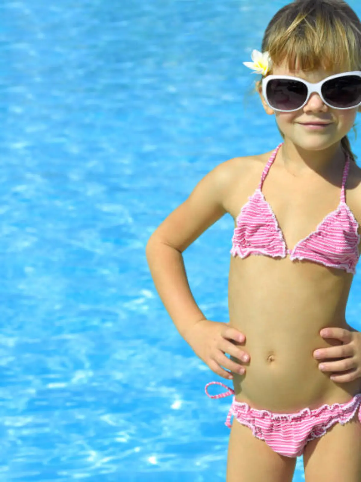  girl near the swimming in hat and sun glasses
