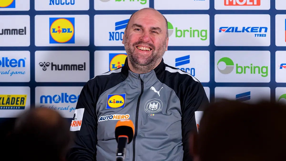 Katowice, 16. Januar 2023: Handball IHF WM, Vorrunde, Gruppe E, Deutschland - Media Day Co-Trainer Erik Wudtke Deutschland lachend / laechelnd / gut gelaunt / grinst / grinsend / Katowice Spodek Arena Polen *** Katowice, 16 January 2023 Handball IHF World Championship, Preliminary Round, Group E, Germany Media Day Co Coach Erik Wudtke Germany laughing smiling good mood grinning Katowice Spodek Arena Poland