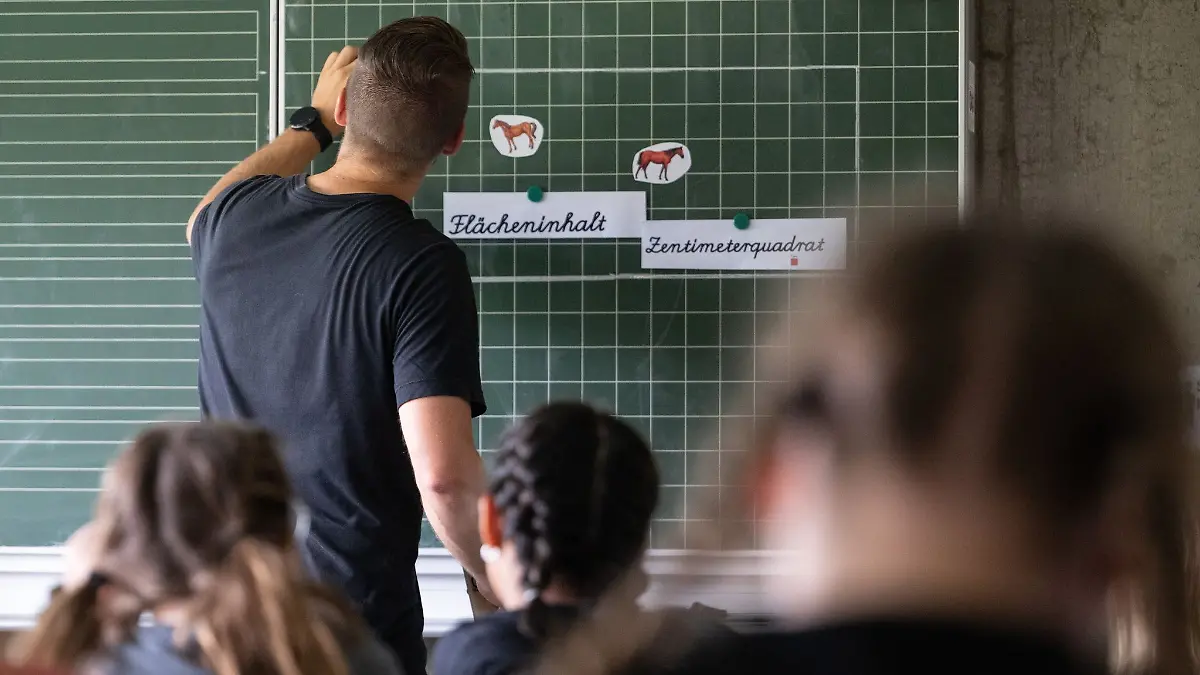 Viele Lehrer klagen über Personalmangel und Überlastung. (Symbolbild)