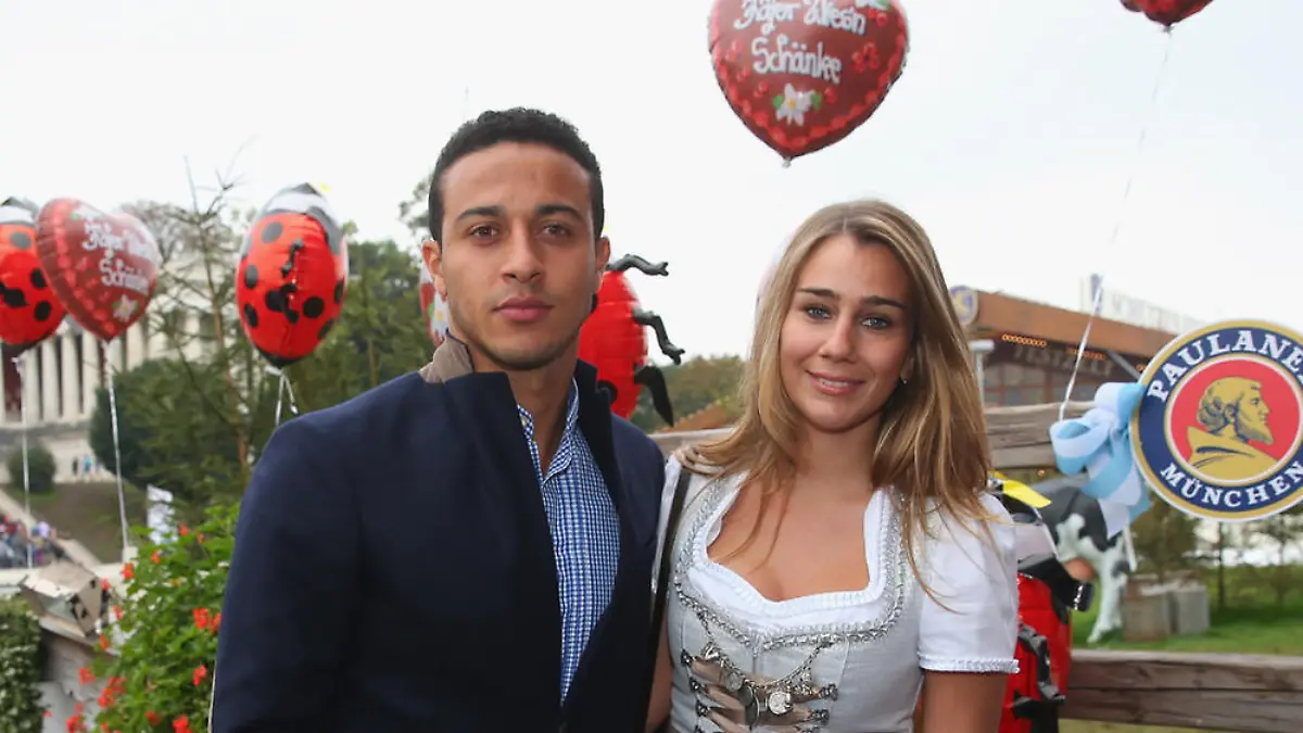 Thiago Alcántara und Júlia Vigas auf dem Oktoberfest 2014