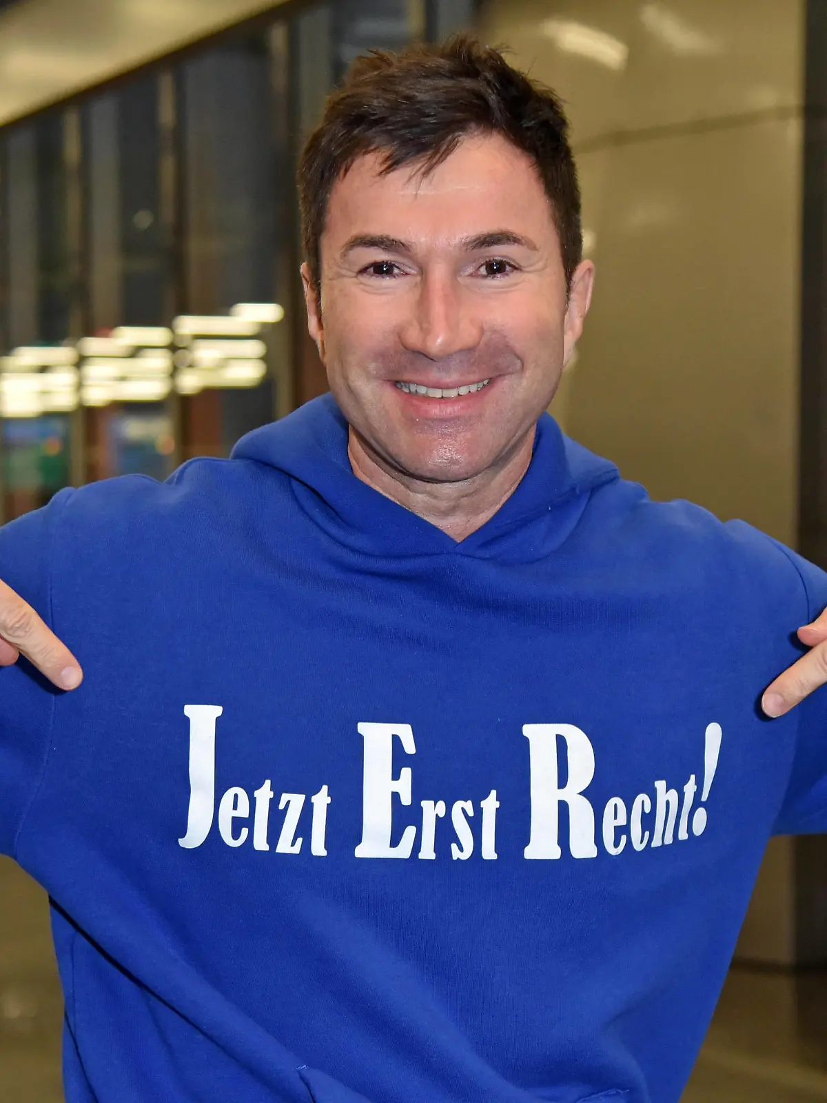  Lucas Cordalis beim Abflug der ICH BIN EIN STAR - HOLT MICH HIER RAUS Dschungelcamp-Kandidaten nach Australien am Frankfurt International Airport in Frankfurt am Main am 02.01.2023 *** Lucas Cordalis at the departure of the I AM A STAR GET ME OUT OF HERE jungle camp candidates to Australia at Frankfurt International Airport in Frankfurt am Main on 02 01 2023