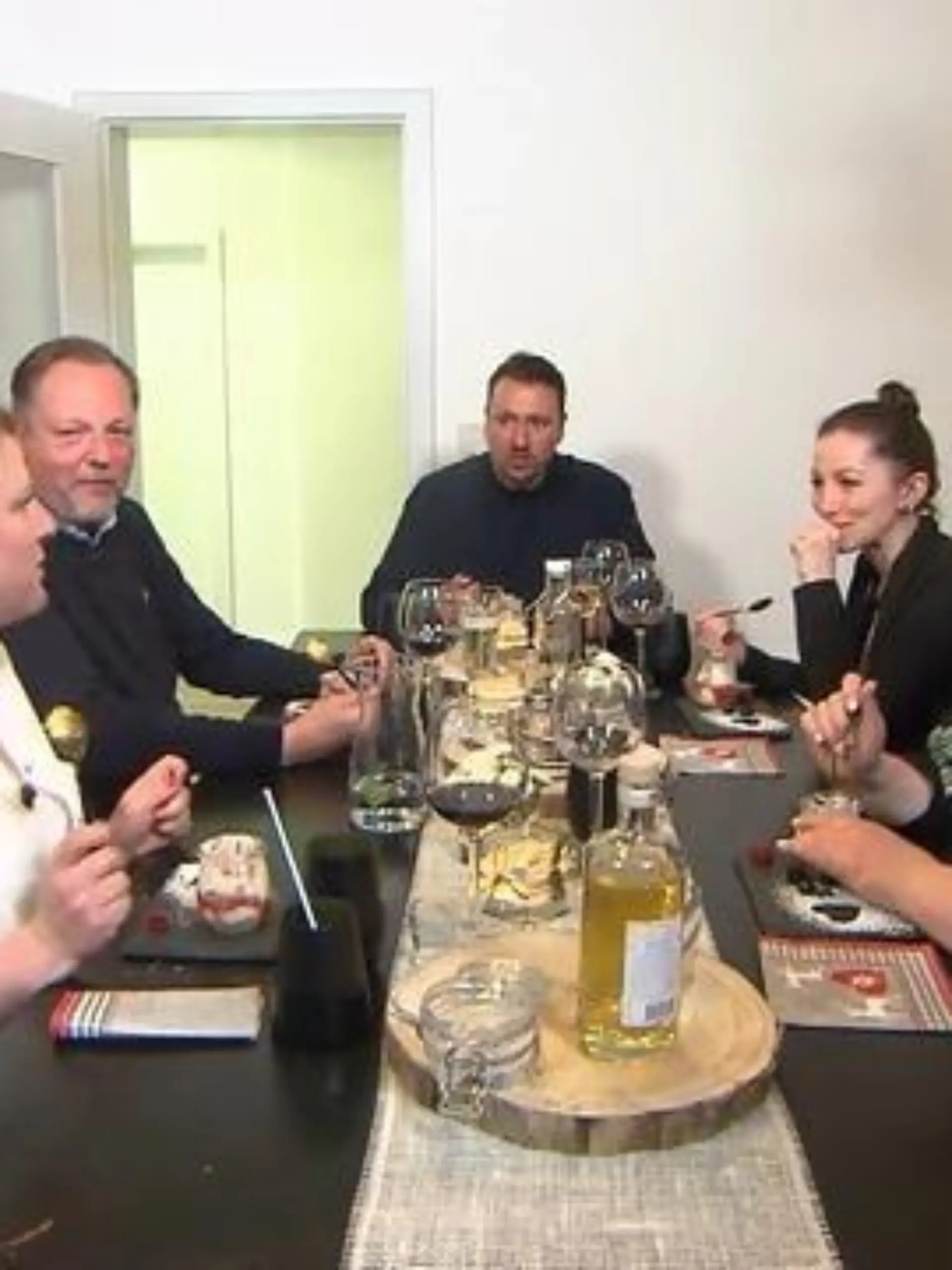 Bild zu: "Bei Davids Dessert haben seine Mitstreiter wohl etwas Süßeres erwartet"