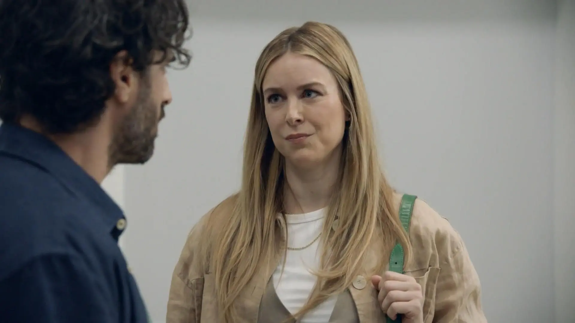 Jessica weiß, dass Emily ihr Verhältnis zu Tobias in den falschen Hals kriegen könnte. 