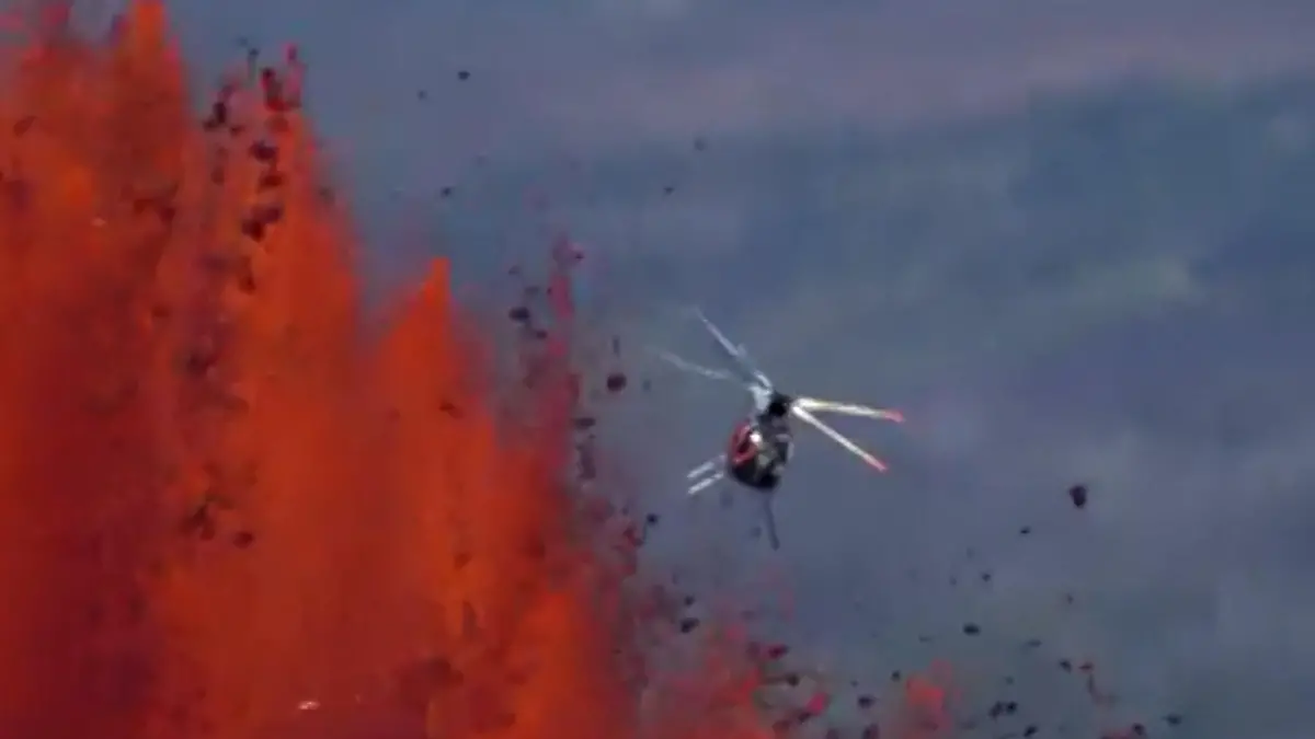 Hubschrauber fliegt fast in Lava?! Atemberaubende Aufnahmen Ganz schön nah, oder?