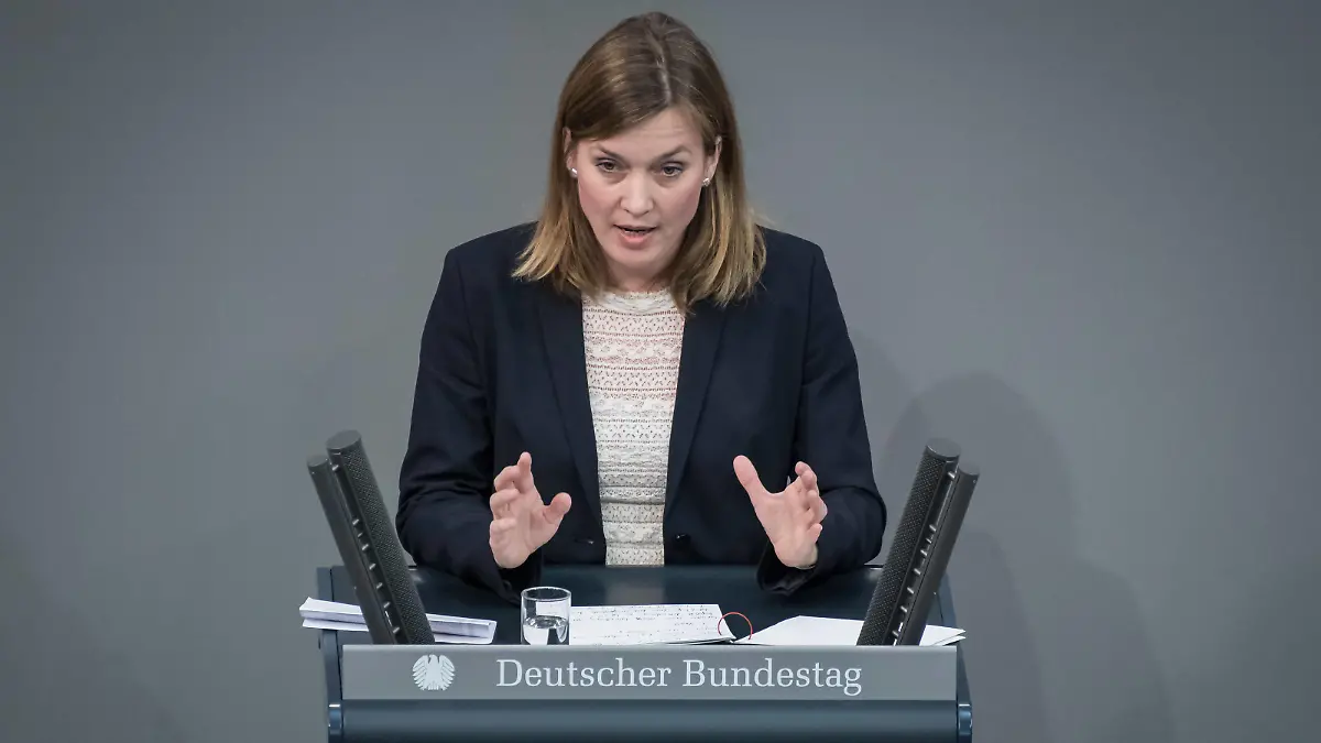 Berlin, Plenarsitzung im Bundestag Deutschland, Berlin - 20.12.2019: Im Bild ist Siemtje Möller spd während der Sitzung des deutschen Bundestags zu sehen. Berlin Bundestag Berlin Deutschland *** Berlin, Plenary Session in the Bundestag Germany, Berlin 20 12 2019 The picture shows Siemtje Möller spd during the session of the German Bundestag Berlin Bundestag Berlin Germany