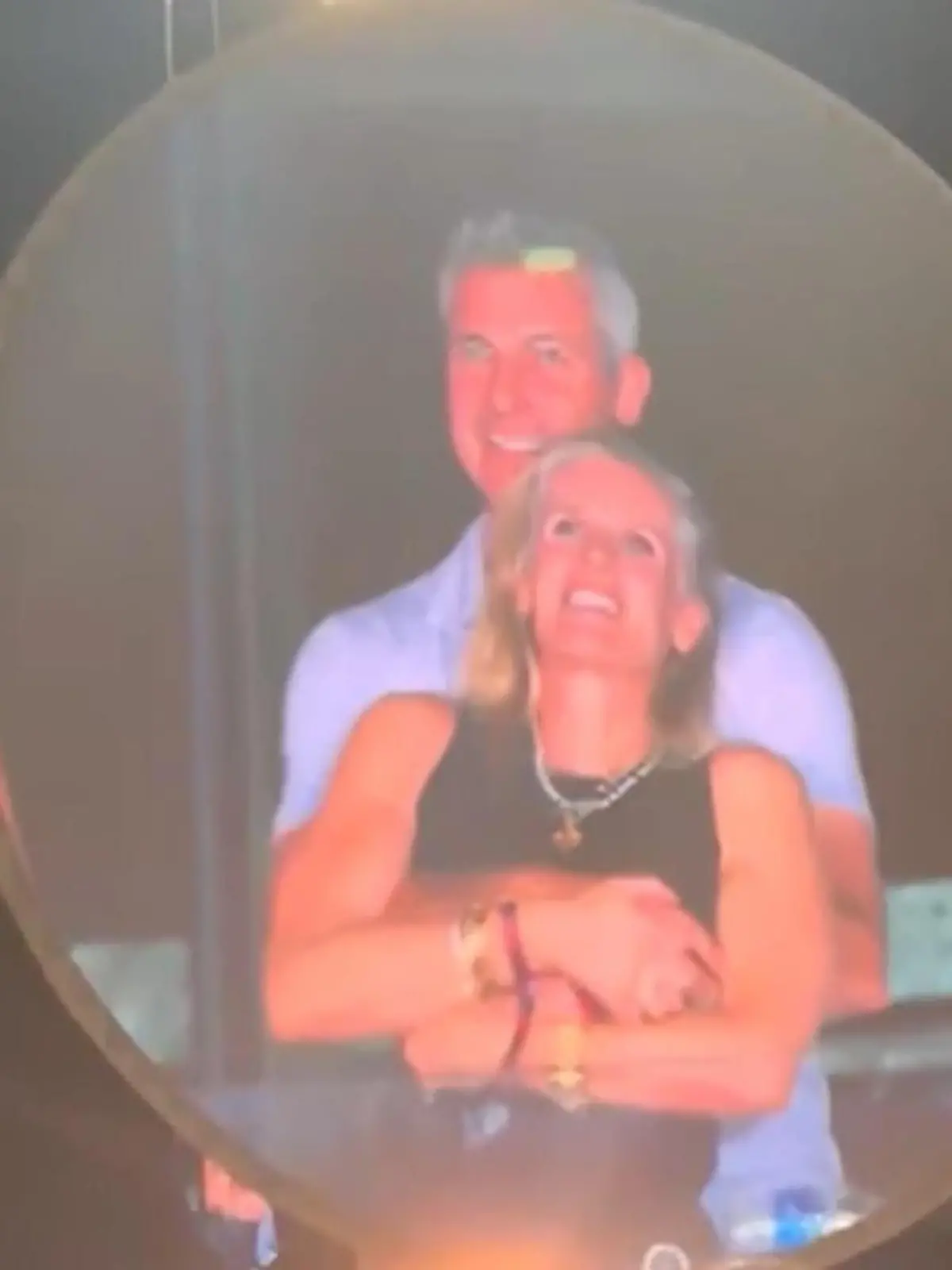 Bild zu: "Beim Coldplay-Konzert! Kiss-Cam entlarvt pikante Affäre"