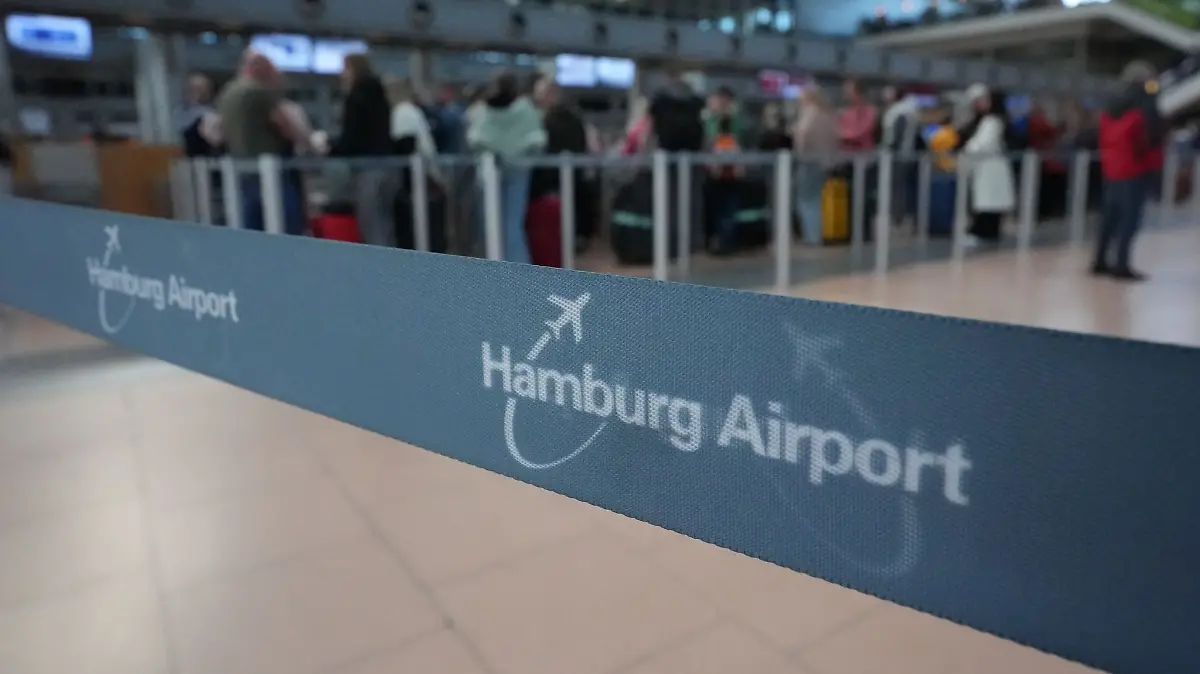 Zum Start der Sommerferien im Norden soll es am Hamburger Flughafen voll werden. (Symbolbild)