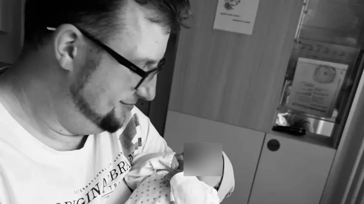 Der vierfache Vater aus Niedersachsen stirbt plötzlich an Herzversagen.