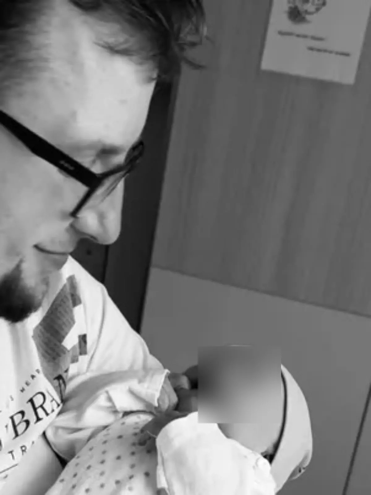 Der vierfache Vater aus Niedersachsen stirbt plötzlich an Herzversagen.