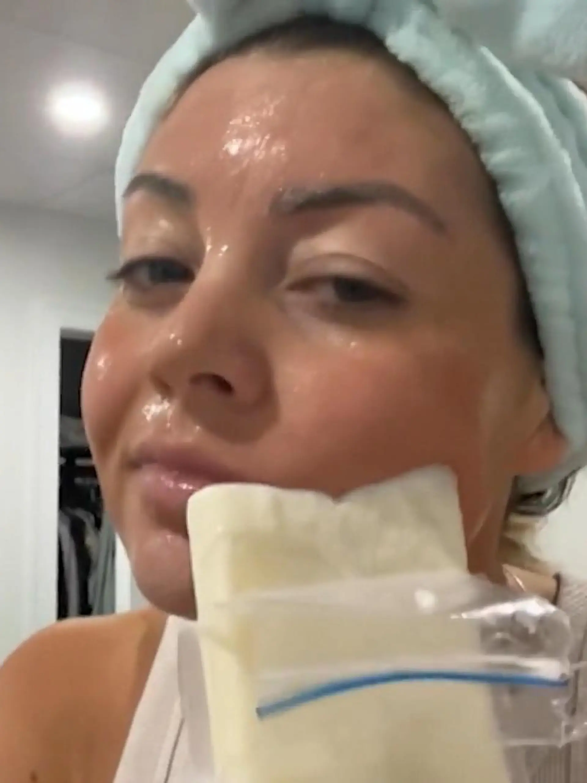 Bild zu: "Devyn schwört auf Muttermilch im Gesicht – dabei ist es nicht mal ihre eigene!  "