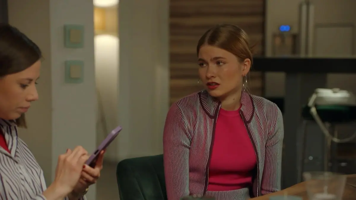 Johanna hat Mist gebaut und sucht Rat bei Matilda. 