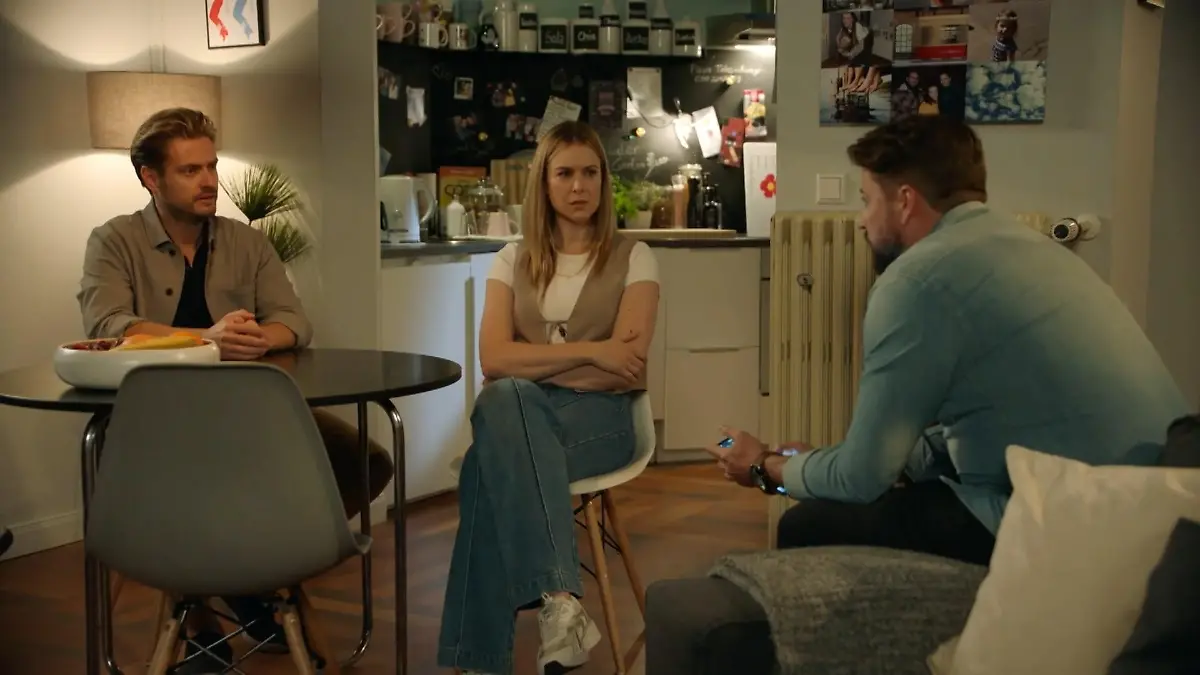 John bespricht sich mit Philip und Jessica. Will er Laura noch mal sehen?