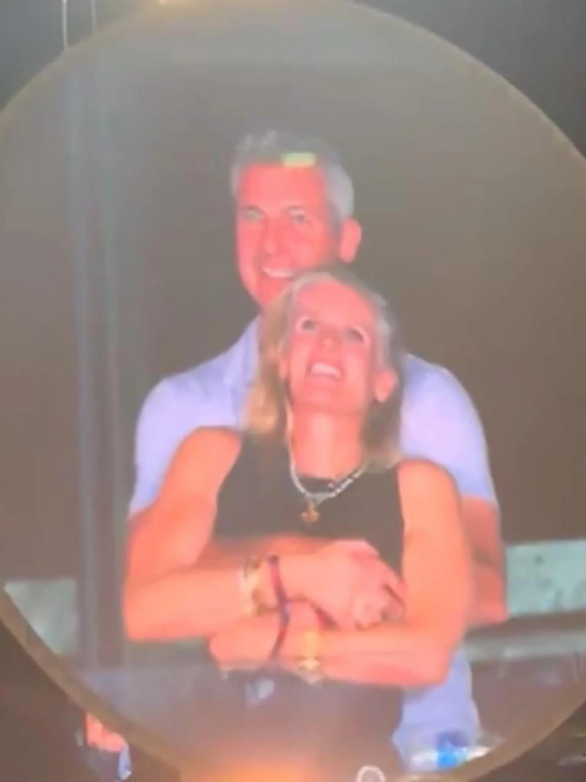 Bild zu: "Nach Kiss-Cam-Skandal – SIE reicht jetzt die Scheidung ein"