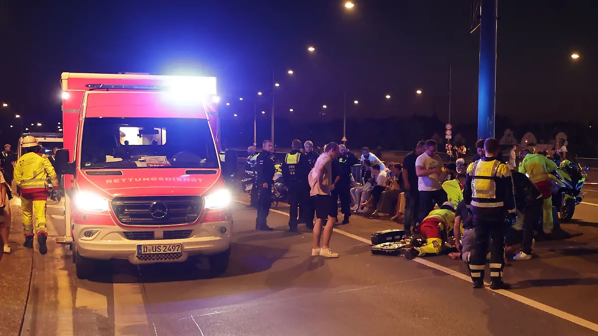 Beim Abschlussfeuerwerk der Rheinkirmes wurden vier Besucher schwer verletzt.