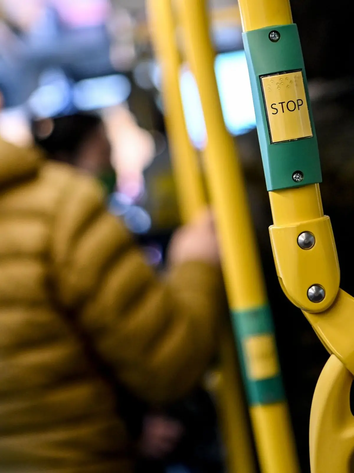 Bild zu: "Busfahrer missbraucht Mädchen (12) – und bleibt weiter im Dienst"