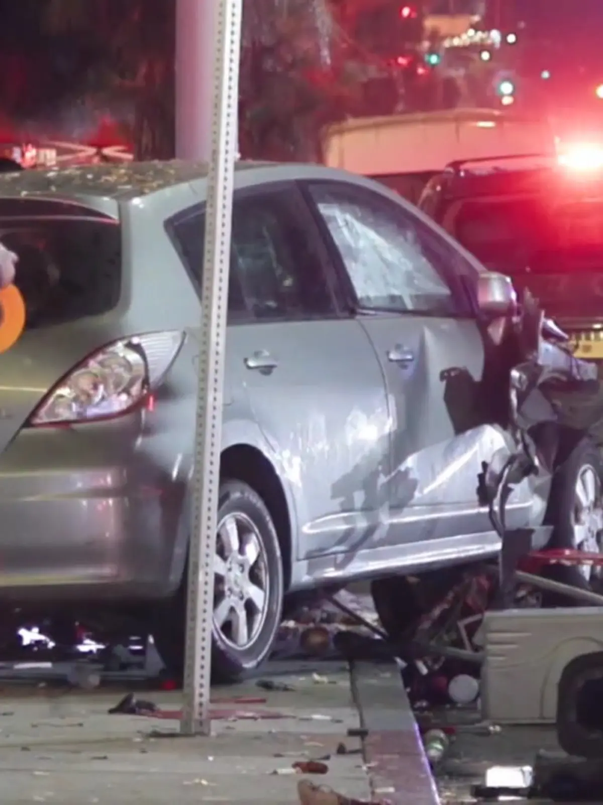 Auto rast in Menschenmenge in Los Angeles 