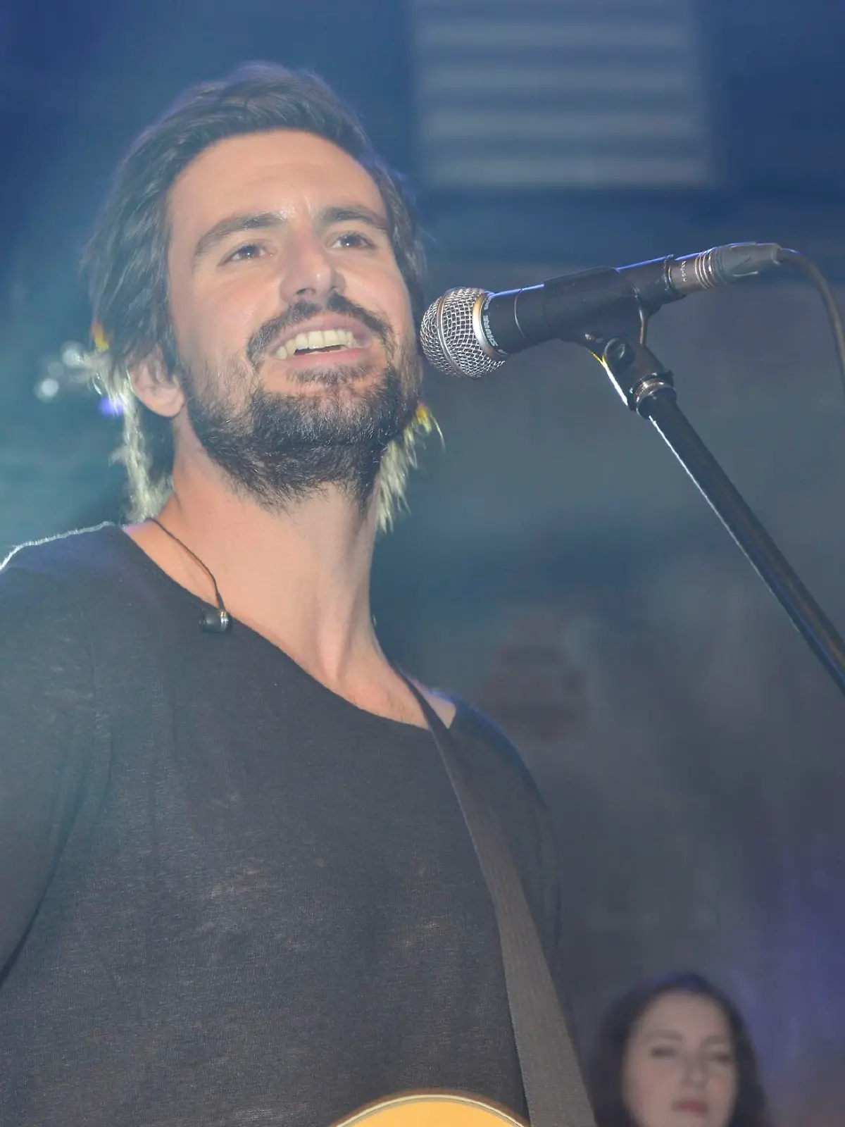 Der Sänger und Schauspieler Tom Beck gibt ein Konzert im Mauerwerk.