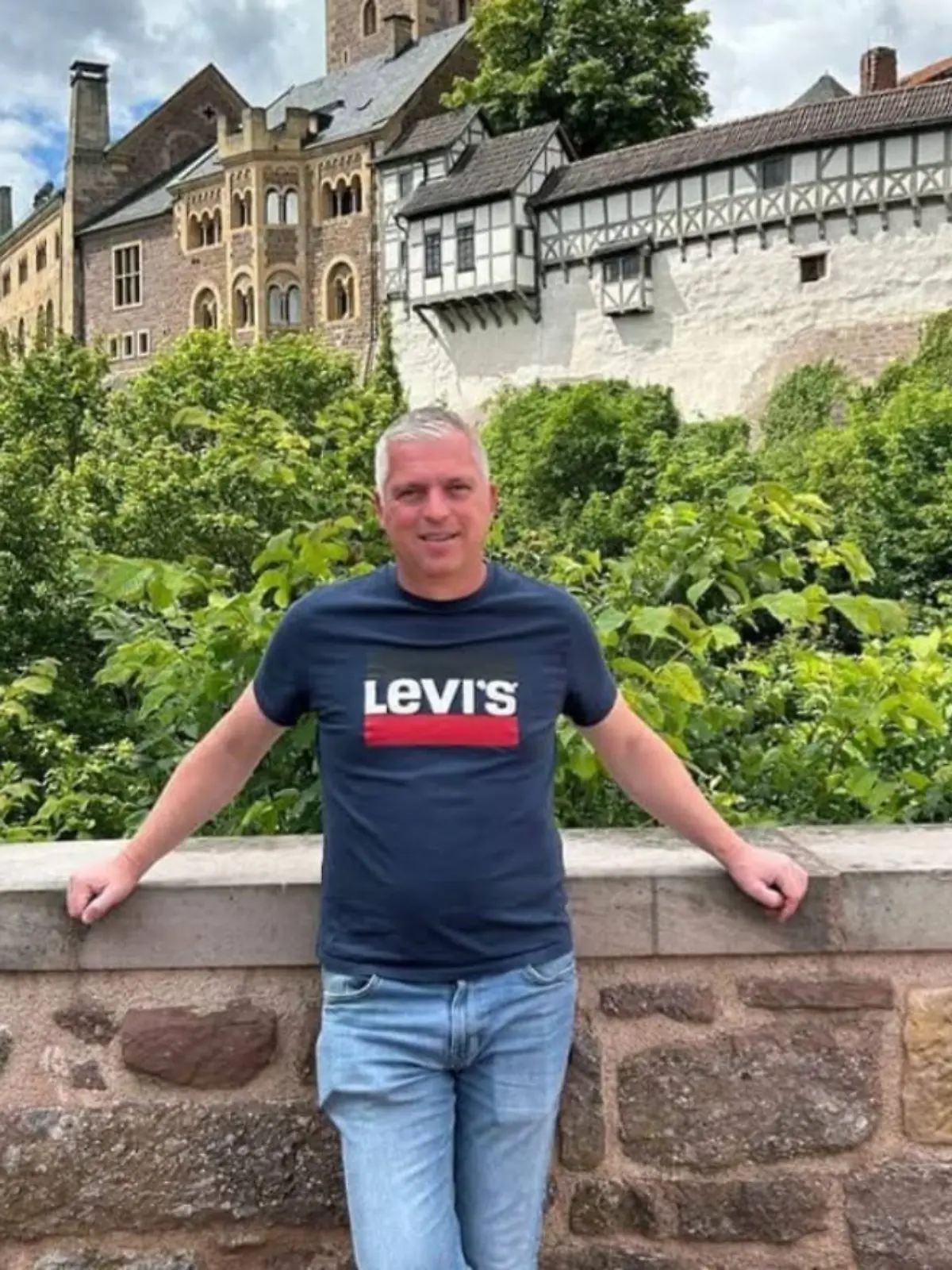 Bild zu: "Vor dem Ertrinken gerettet! Familienvater Jörg stirbt, um seine Kinder zu retten"